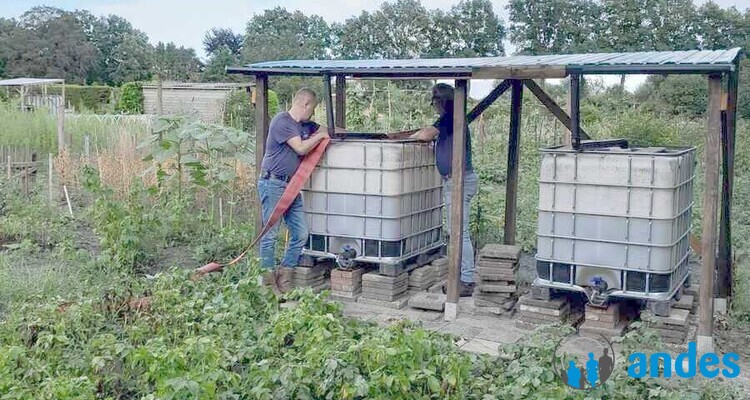 Brandweer helpt Moestuin Borger weer aan water! 